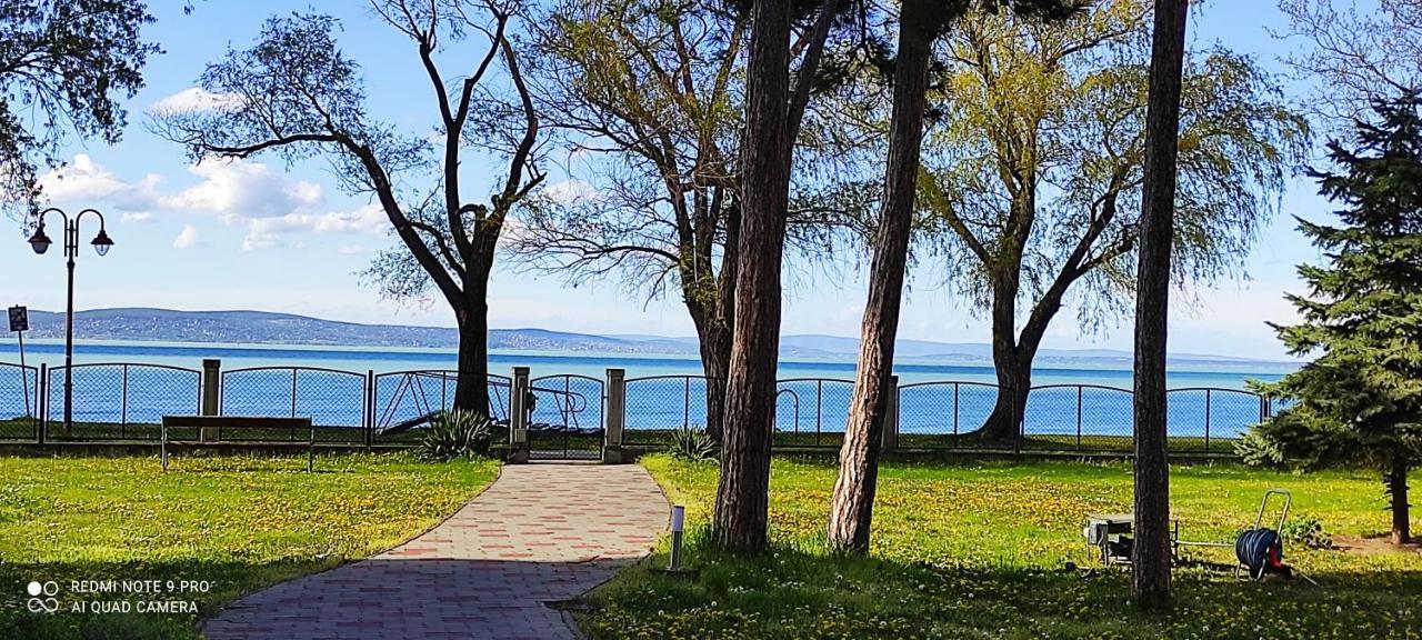 Onebeach Apartman Шіофок Екстер'єр фото